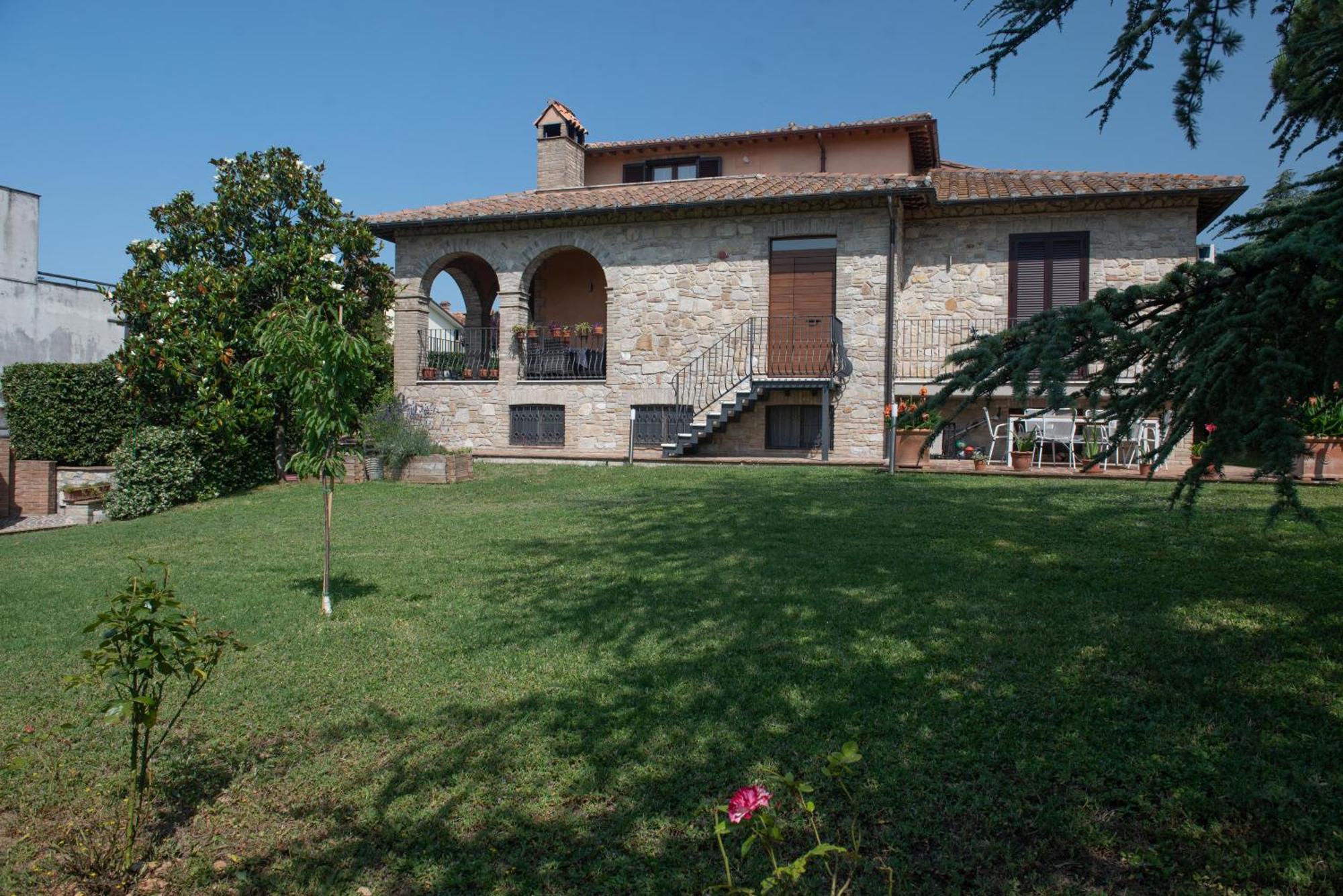 Dolce Alba Bed & Breakfast Montecastrilli Bagian luar foto