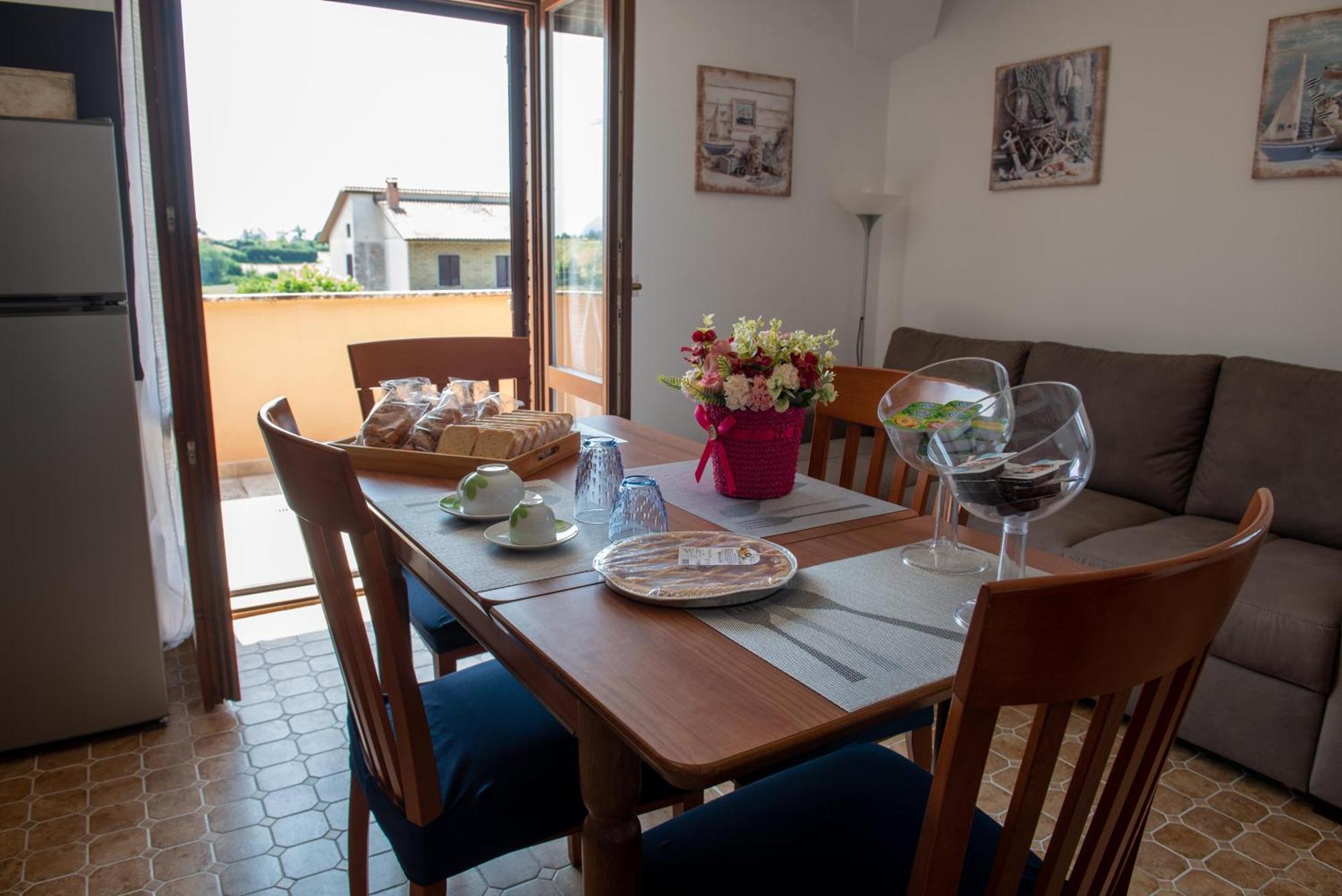Dolce Alba Bed & Breakfast Montecastrilli Bagian luar foto