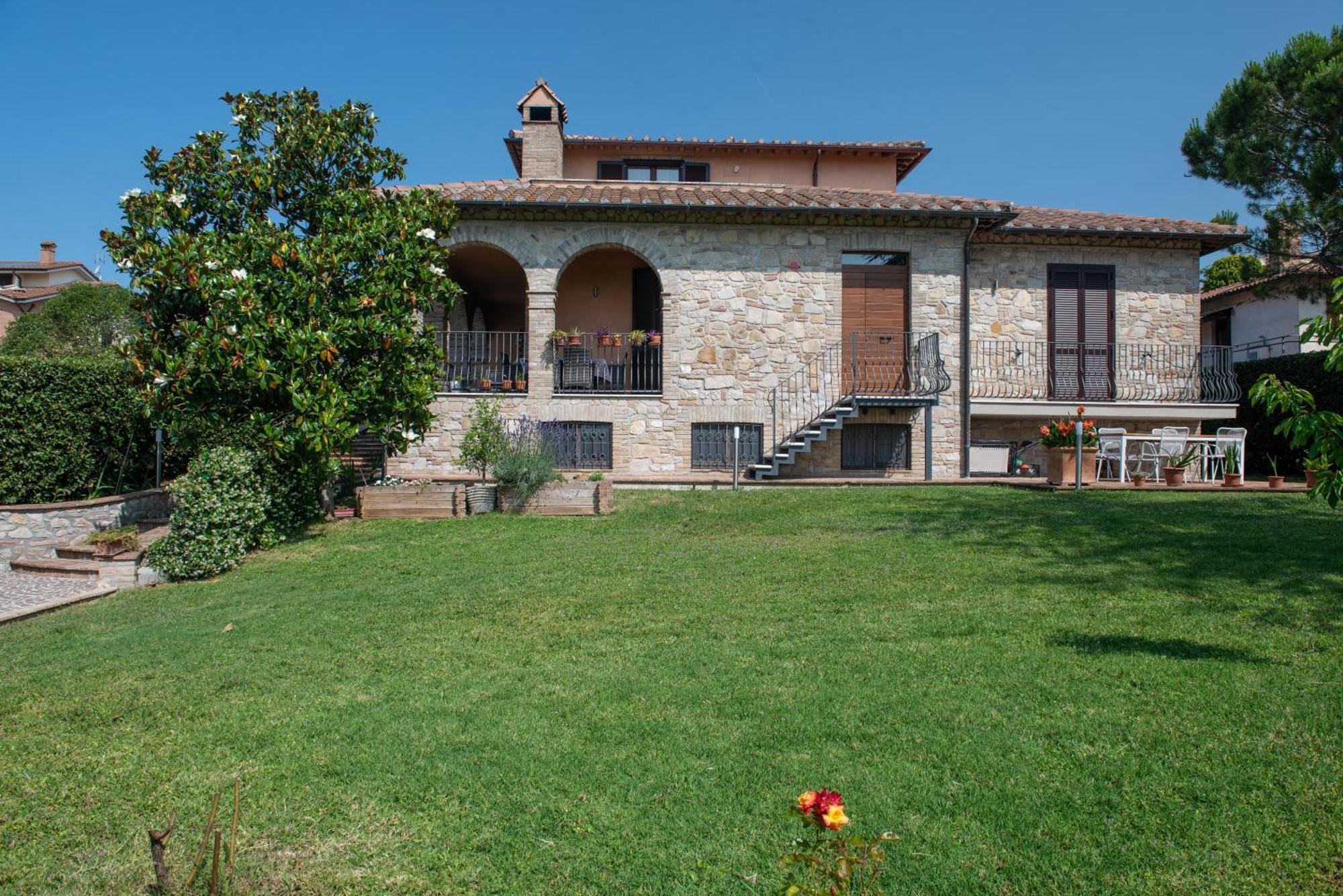 Dolce Alba Bed & Breakfast Montecastrilli Bagian luar foto